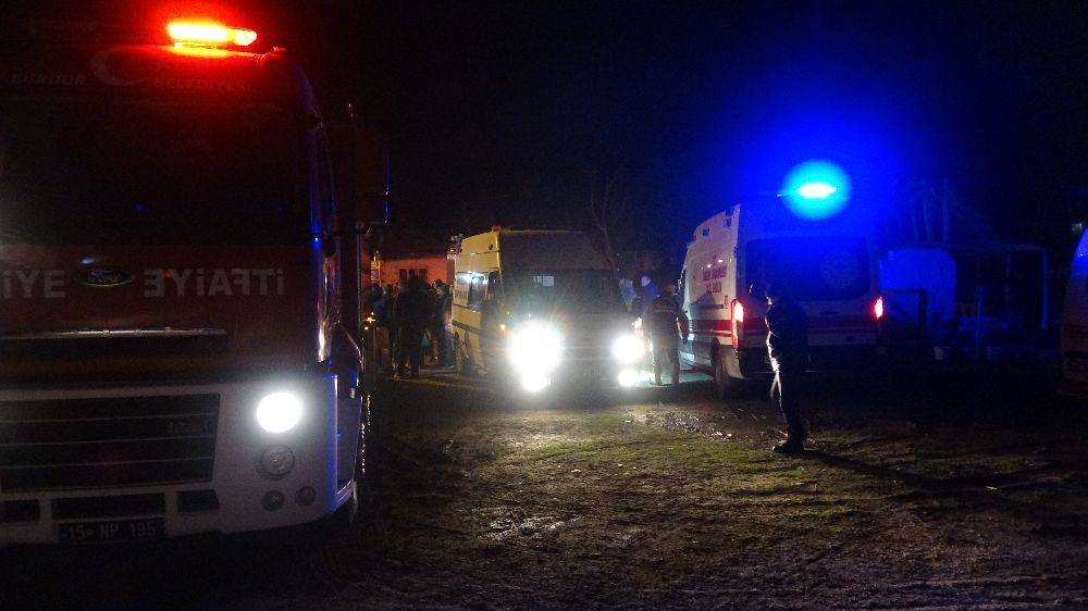 Alevler herkesi hüzne boğdu! Oğlu hayatını kaybetti kendisi kurtuldu