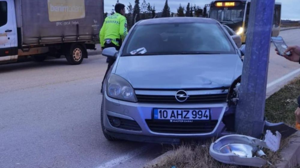 Bursa'da kontrolden çıkan araç 2 yaya çarptı 