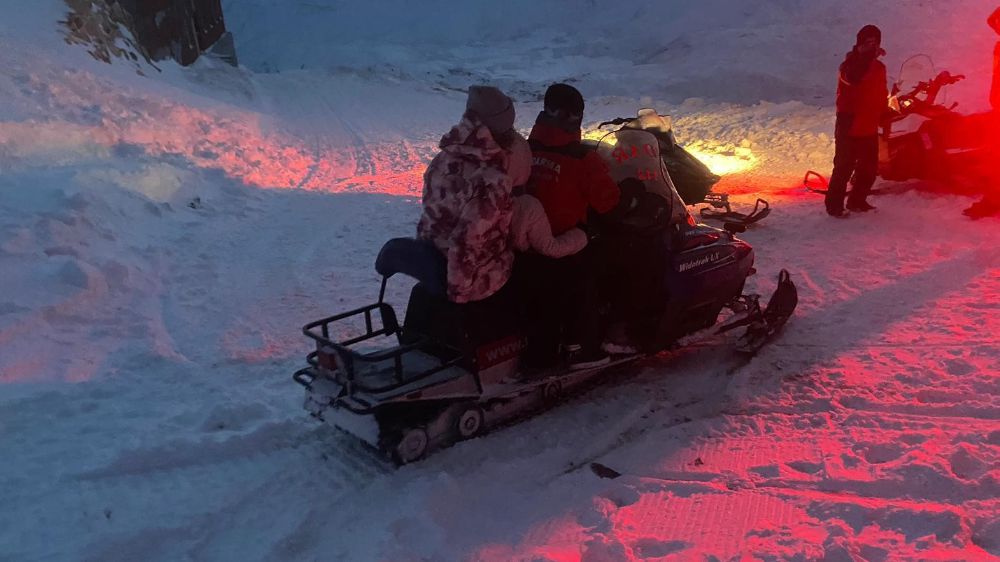 Kayak merkezinde arıza sebebiyle mahsur kalan kişiler kurtarıldı