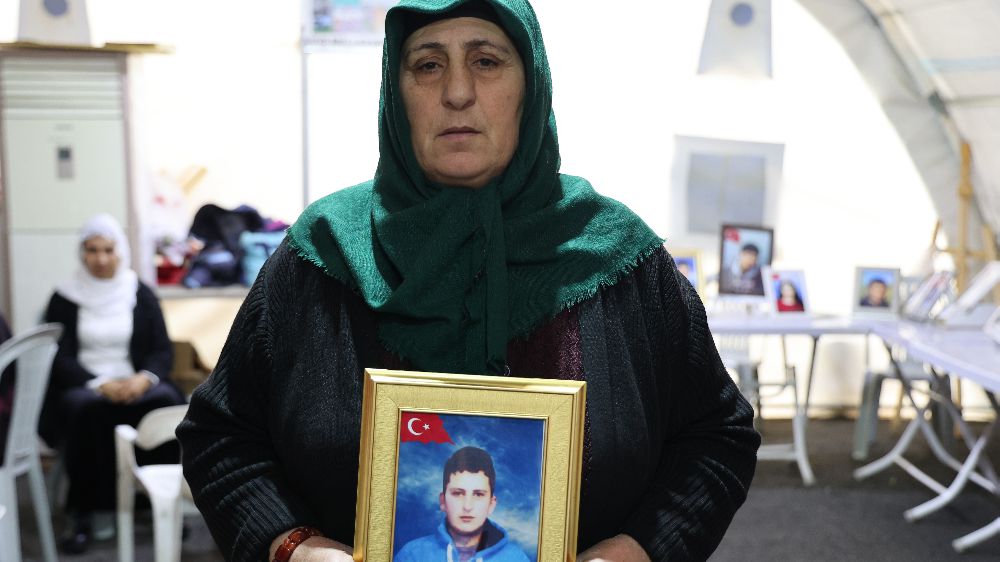 Diyarbakır'da aileler yine yeniden çocuklarına seslendi; Teslim ol 