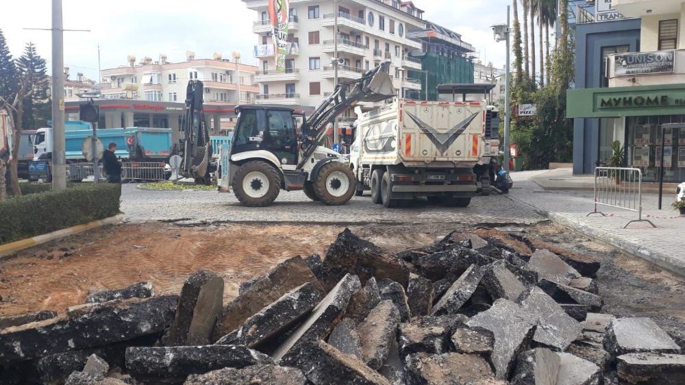 Alanya'da yol çalışması devam ediyor