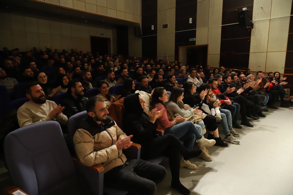 Kürtçe stand up gösterisi Bitlis'te büyük beğeni topladı