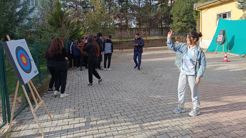 Siirt'te öğrenciler sporla bütünleşiyor
