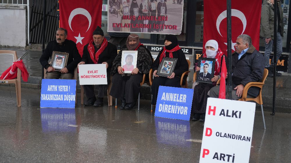 Muş'ta evlat nöbeti devam ediyor 