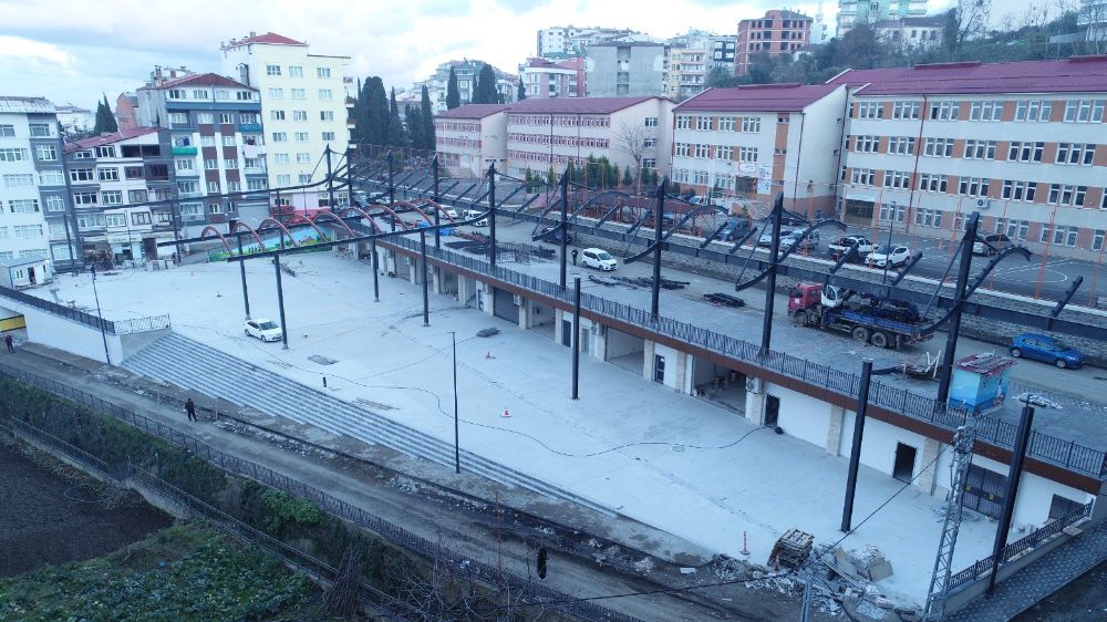 Akçaabat kapalı otopark ve pazar yeri inşaatı bitti