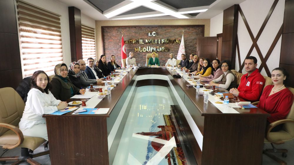 Ağrı Valisi Mustafa Koç ve eşi Neslihan Gül Koç'tan kadınlara destek | Haberler 