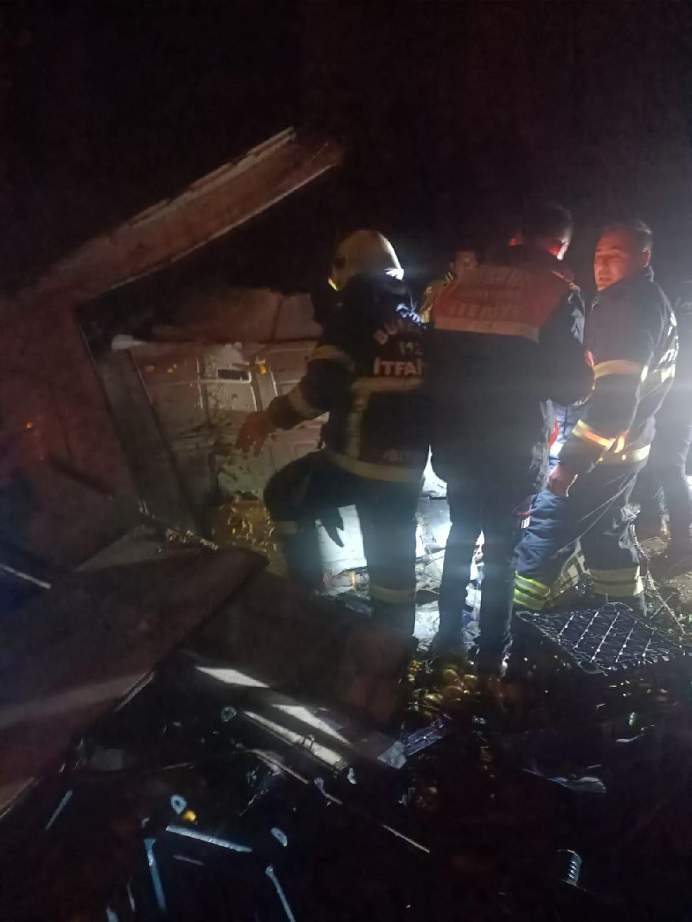 Burdur'da kaza kamyon dereye uçtu, sürücü yaralandı