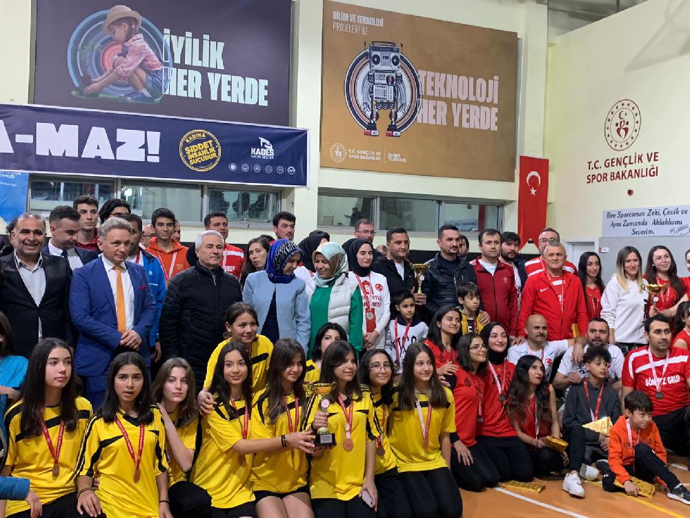 Bucak'ta Voleybol Turnuvası tamamlandı