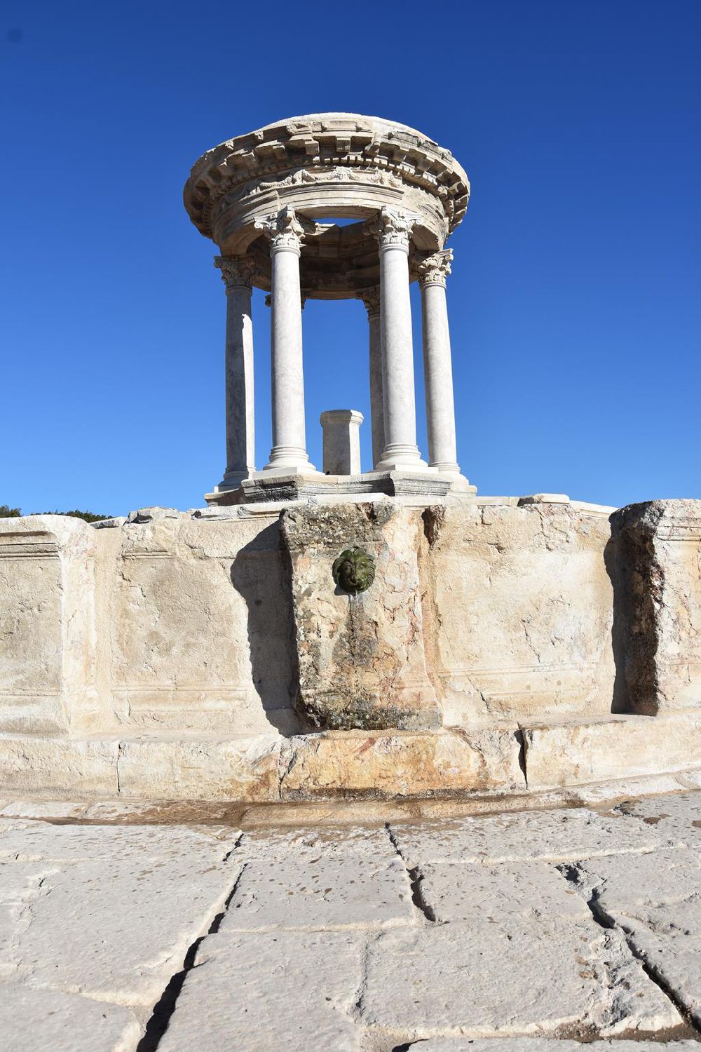 Kibyra Antik Kentinin görkemli çeşmesi ayağa kaldırıldı