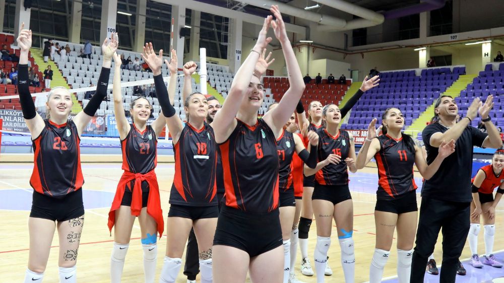  Manavgat Belediyespor Kadın Voleybol Takımı, yarı finalde | Haberler 