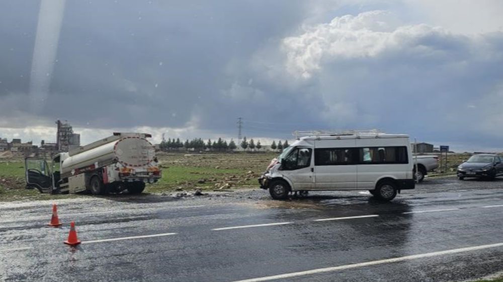 Mardin Midyat'ta Tanker-Minibüs Çarpışması! 9 Yaralı