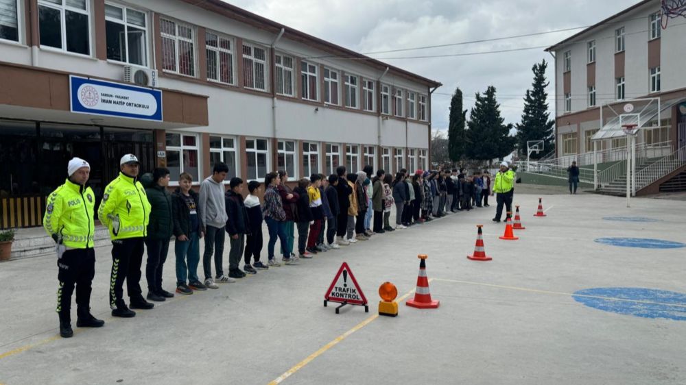 Yakakent'te Trafikte Güvenli Olmak İçin Öğrencilere Eğitim -Haberler