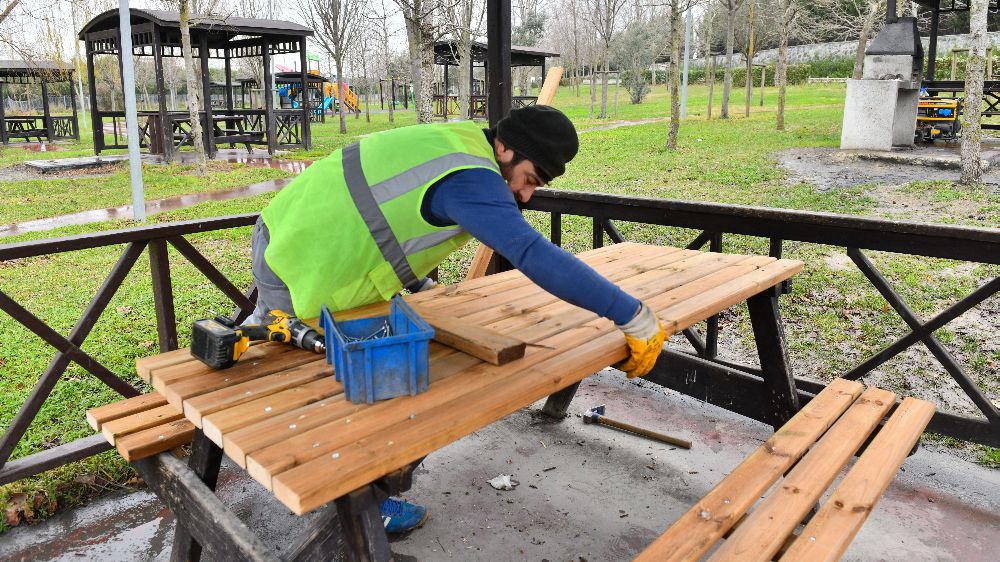 Esenyurt Parklarda Bahar Temizliği ve Onarım Çalışmaları Başladı - Haberler 