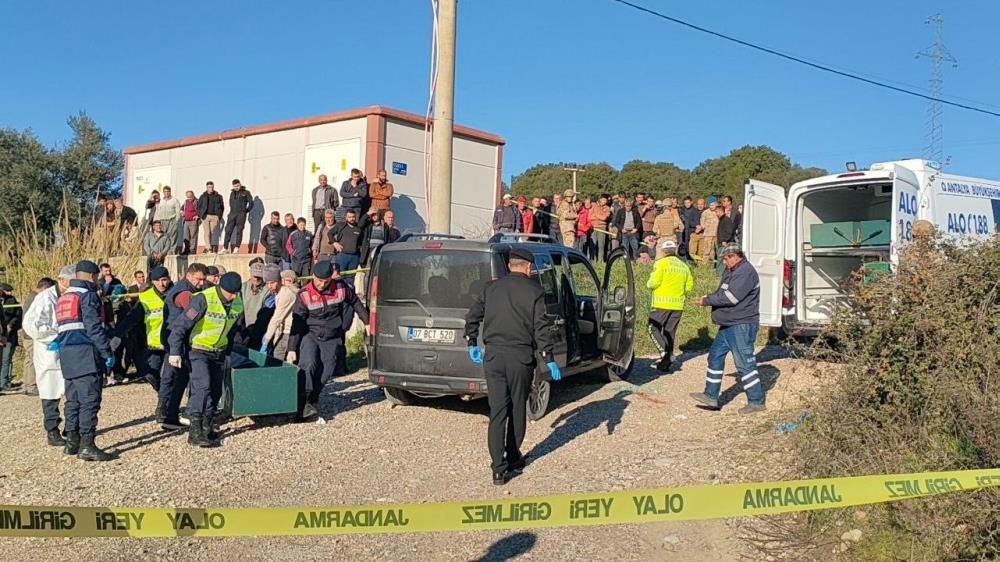 Antalya'da 3 kişiyi öldürdüğü iddia edilen zanlı, zırhlı araçla adliyeye getirildi