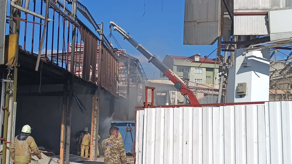 Pendik'te Dehşet Anları: Yıkım Çalışması Sırasında Yangın Çıktı! -Haberler