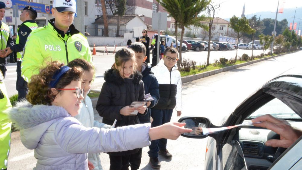 Taşova'da Minik Eller Yaya Önceliğine Dikkat Çekti -Haberler