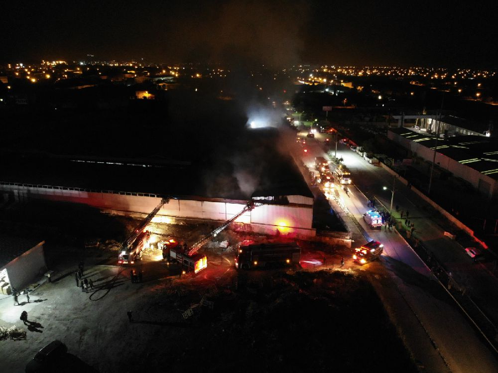 Burdur'da tarım makinesi üreten fabrikada yangın