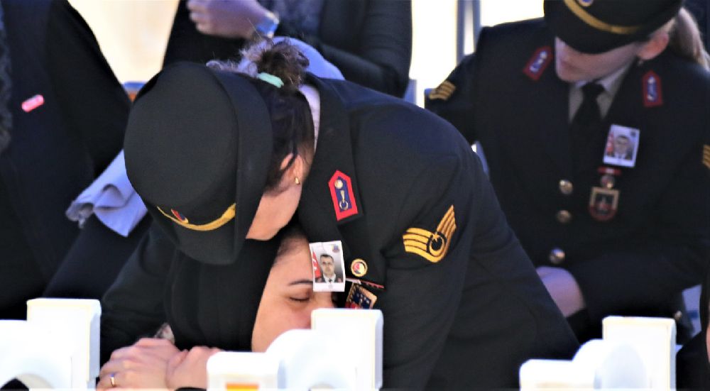 Şehit karakol komutanı gözyaşlarıyla son yolculuğuna uğurlandı