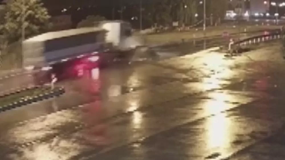 Afyonkarahisar'da 1 kişinin öldüğü, 1 kişinin de yaralandığı korkunç kaza kameraya yansıdı