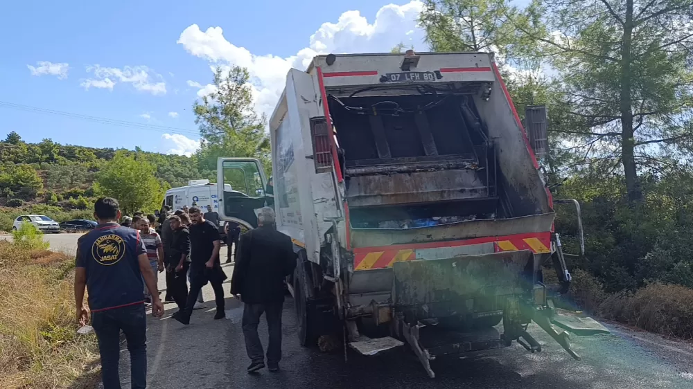 Antalya'da çöp kamyonunda korkunç cinayet: Mesai arkadaşını boğazından bıçaklayarak öldürdü