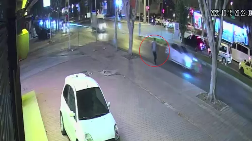 Antalya'da halk otobüsünün yayaya çarptığı kazanın güvenlik kamerası ortaya çıktı