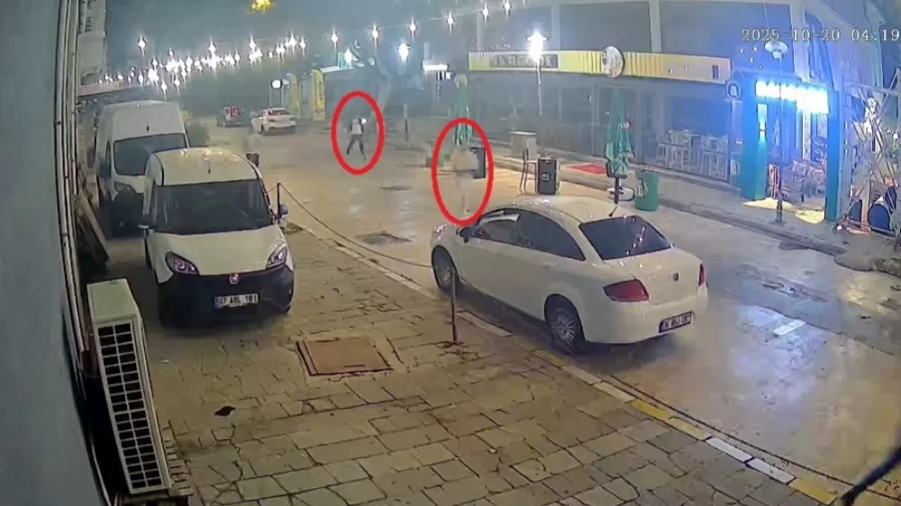 Antalya'da silahlı kavga kamerada: 2 ölü, 1 yaralı