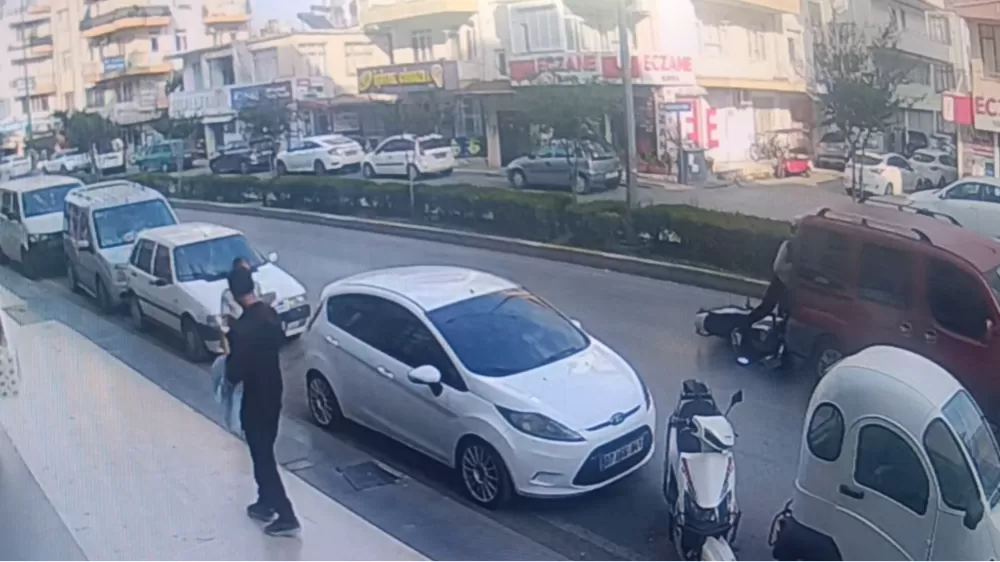 Aynı cadde üzerinde 5 dakika arayla kaza: 2 motosiklet sürücüsü yaralandı