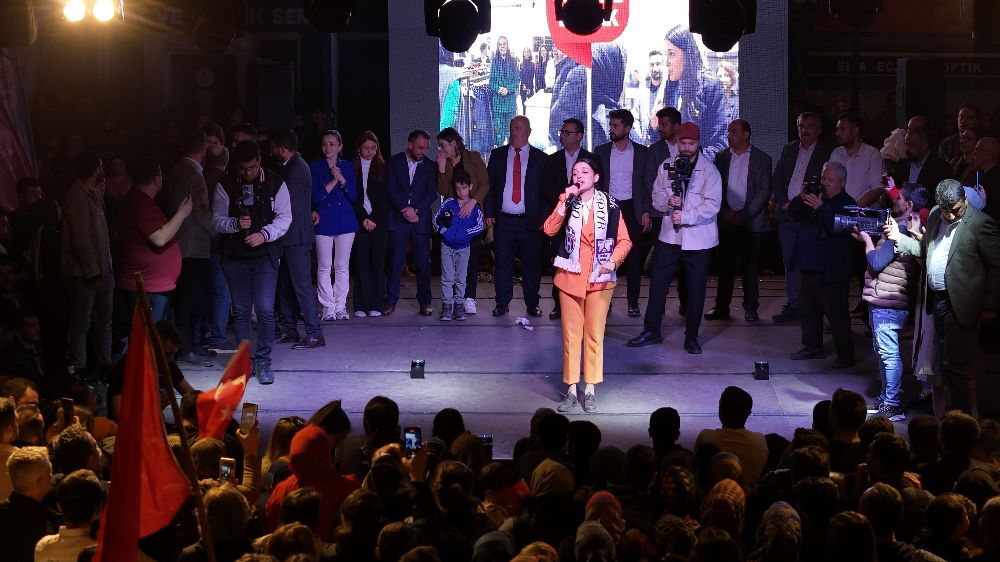 Bucak Belediye Başkanı Hülya Gümüş, Burdur'un en genç, ilk kadın başkanı oldu