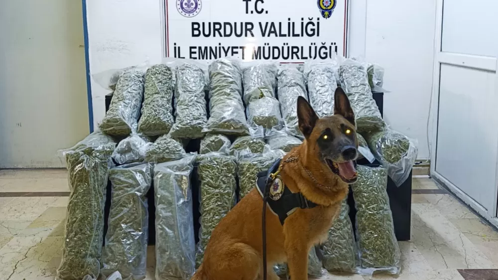 Burdur'da 36 kilo skunk maddesi ele geçirildi, operasyon görüntülüleri film sahnelerini aratmadı