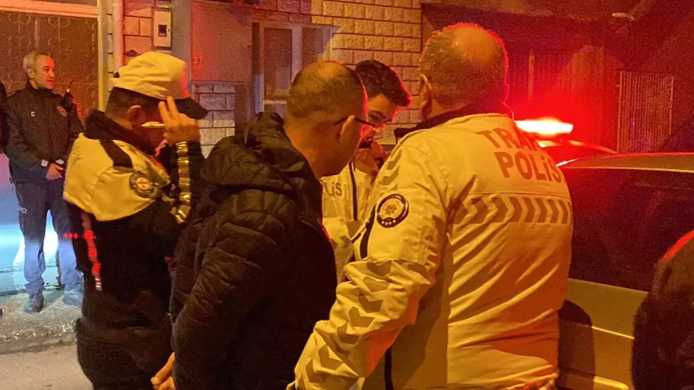 Burdur'da alkollü sürücü 2 araca çarparak kaçtı, yakalanınca ekiplere zor anlar yaşattı