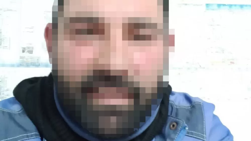 Çocuklarına kemerle işkence yapıp bir de cep telefonuyla kayıt altına aldı