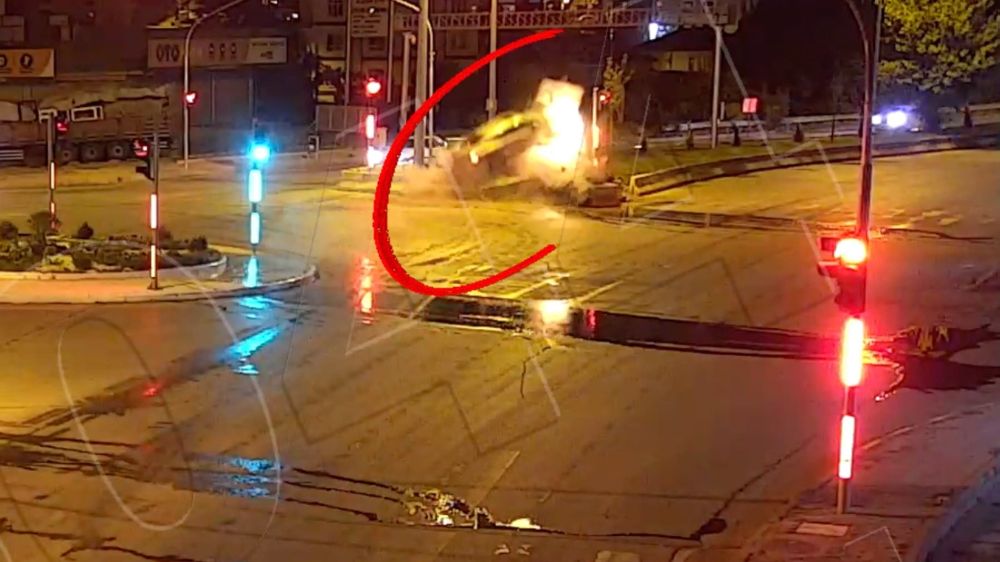  Kırıkkale'deki trafik kazaları kamerada: Kaza yapan otomobil yandı