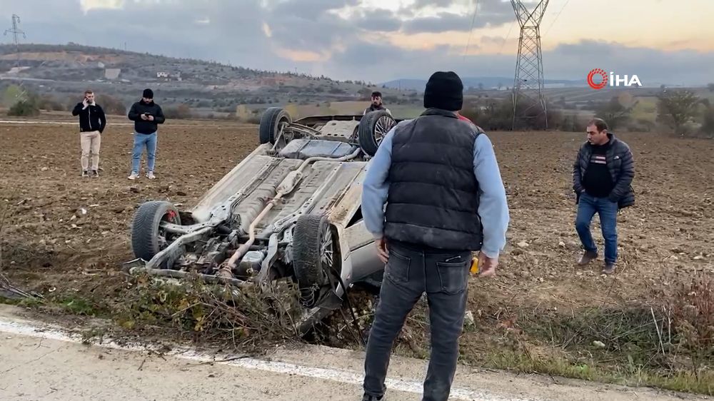 Samsun'da Yoldan Çıkan Otomobil 4 Takla Attı