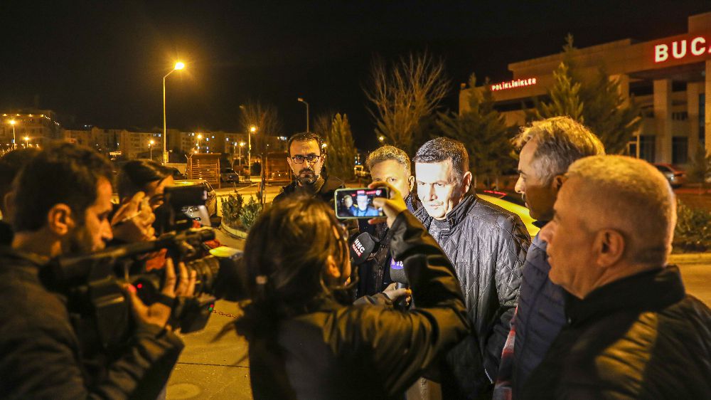 Vali Arslantaş, aracın çarpması sonucu yaralanan polis memurunu hastanede ziyaret etti