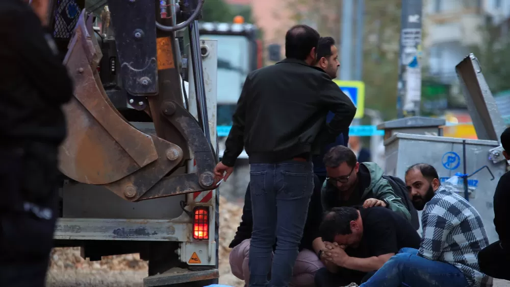 Yaşlı adamın kepçenin altında kaldığı kazanın görüntüleri ortaya çıktı