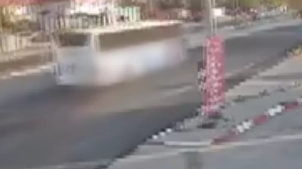 Yolcu otobüsünün çarptığı ATV sürücüsü hastanede hayatını kaybetti